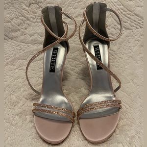 WHITE by Vera Wang size 7 mauve heels